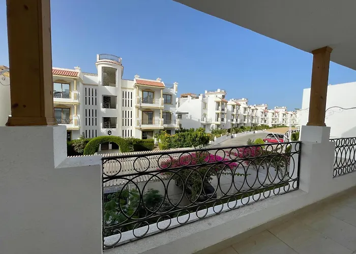 Hills Luxury One Bedroom شقة *