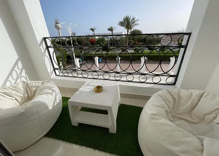 Hills Luxury One Bedroom شقة *